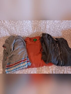 Women's  Sweater And Sweatshirt Bundle -L